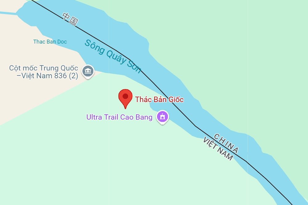 Ban Gioc Waterfall is located in Dam Thuy commune, approximately 335km northeast of Hanoi. Straddling the Vietnam-China 